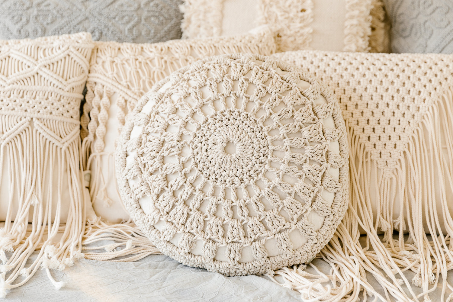 Cojín redondo crochet – Ukelele