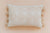 Cojín rectangular borlas tejido